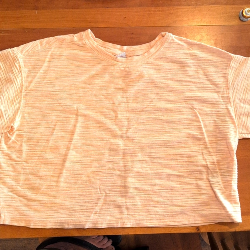 Old Navy Short Sleeve Tee in Light Peach-Stripes